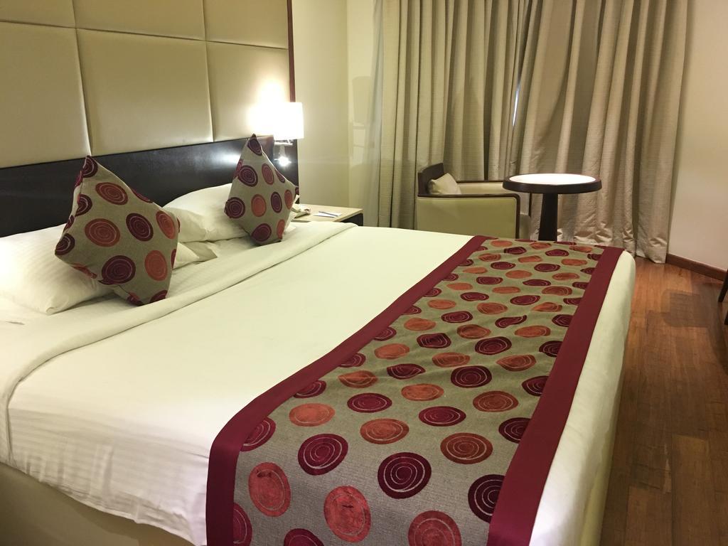 Ramee Guestline Hotel Juhu Bombaj Zewnętrze zdjęcie