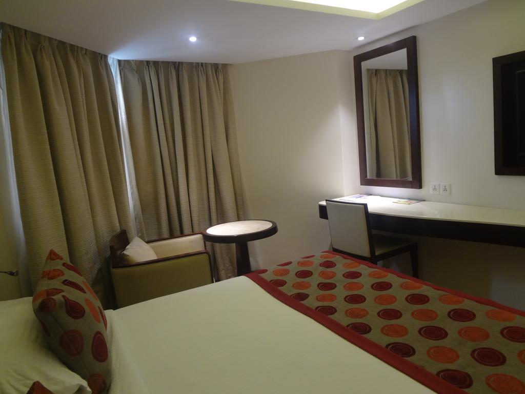 Ramee Guestline Hotel Juhu Bombaj Zewnętrze zdjęcie