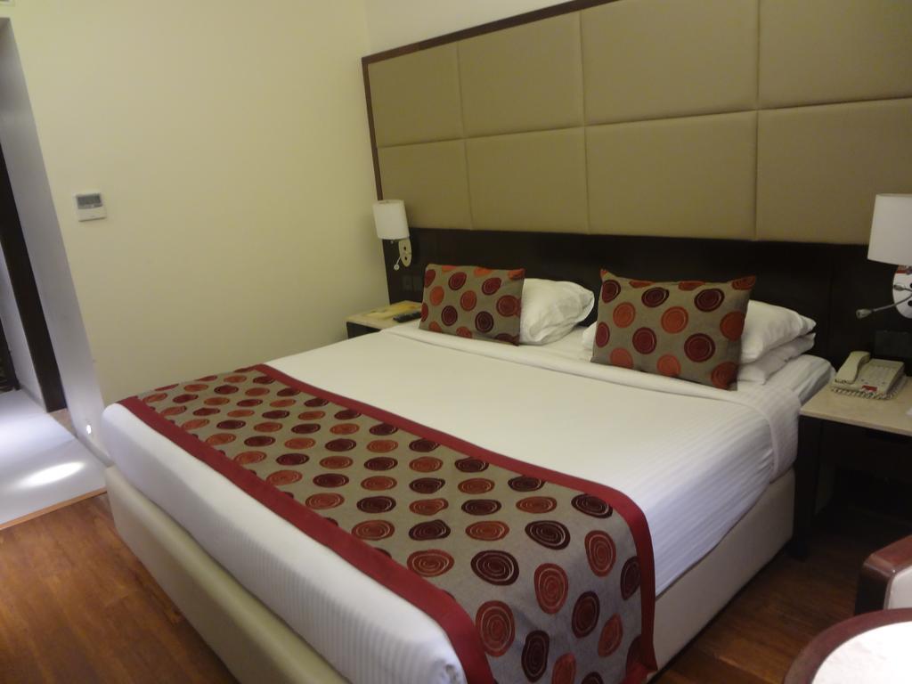 Ramee Guestline Hotel Juhu Bombaj Zewnętrze zdjęcie