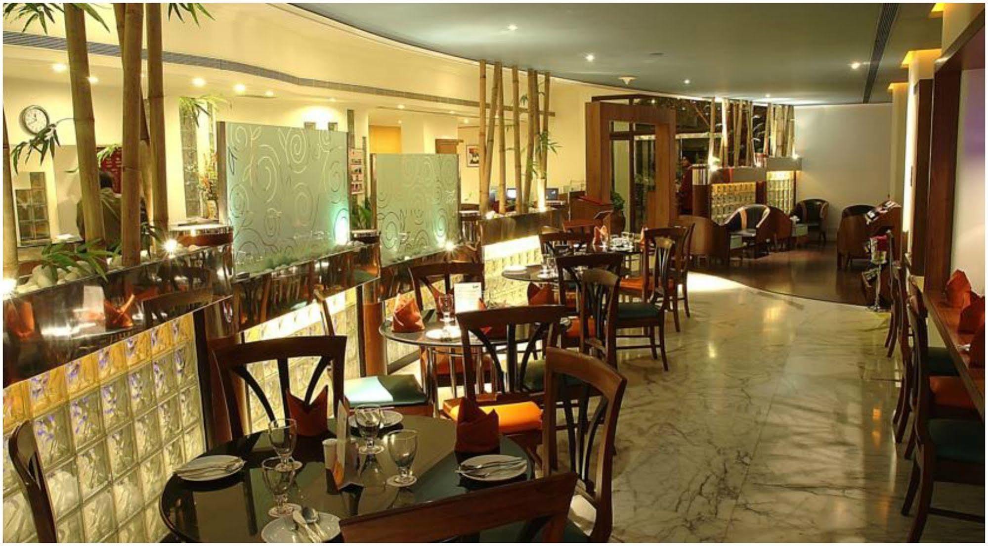 Ramee Guestline Hotel Juhu Bombaj Zewnętrze zdjęcie