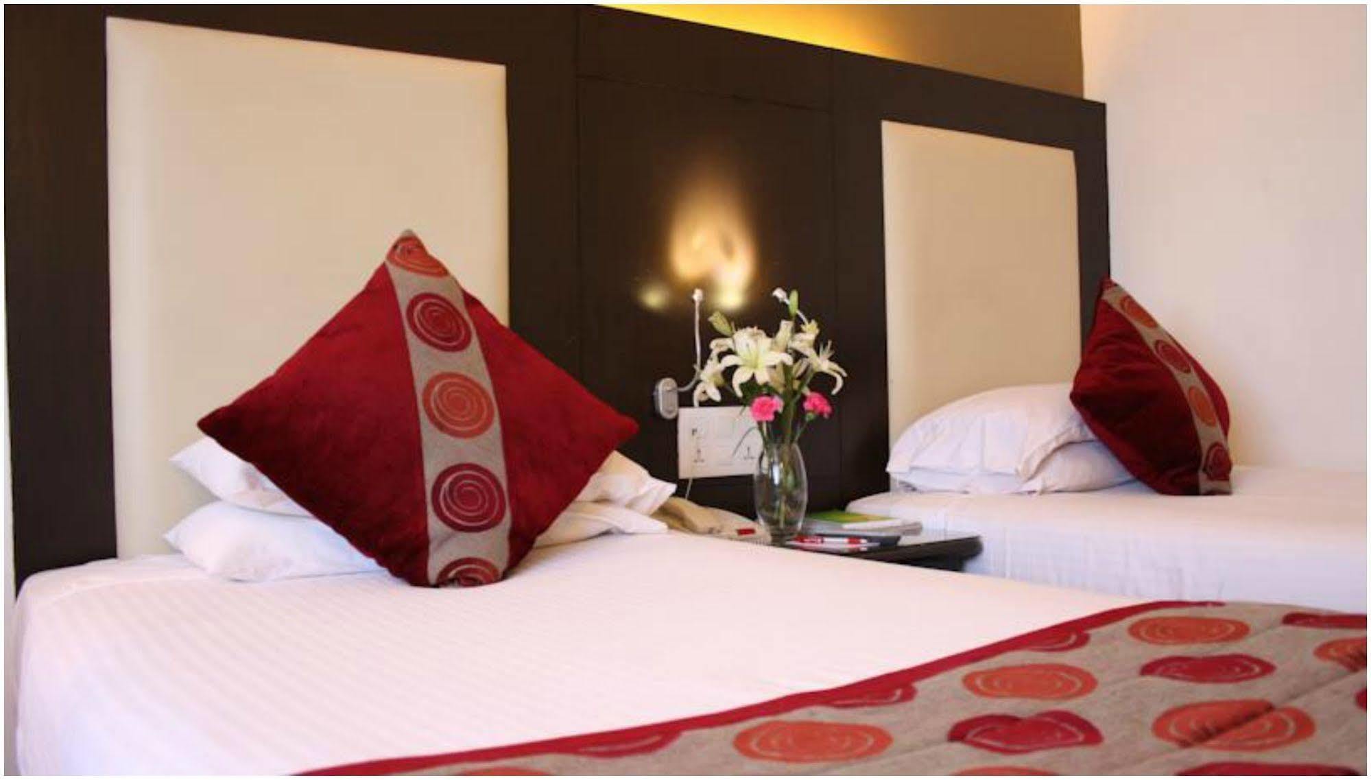 Ramee Guestline Hotel Juhu Bombaj Zewnętrze zdjęcie