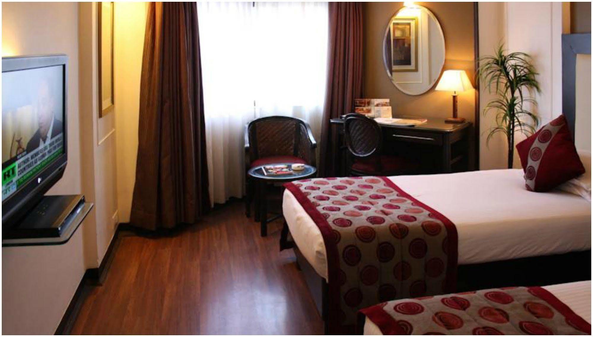 Ramee Guestline Hotel Juhu Bombaj Zewnętrze zdjęcie