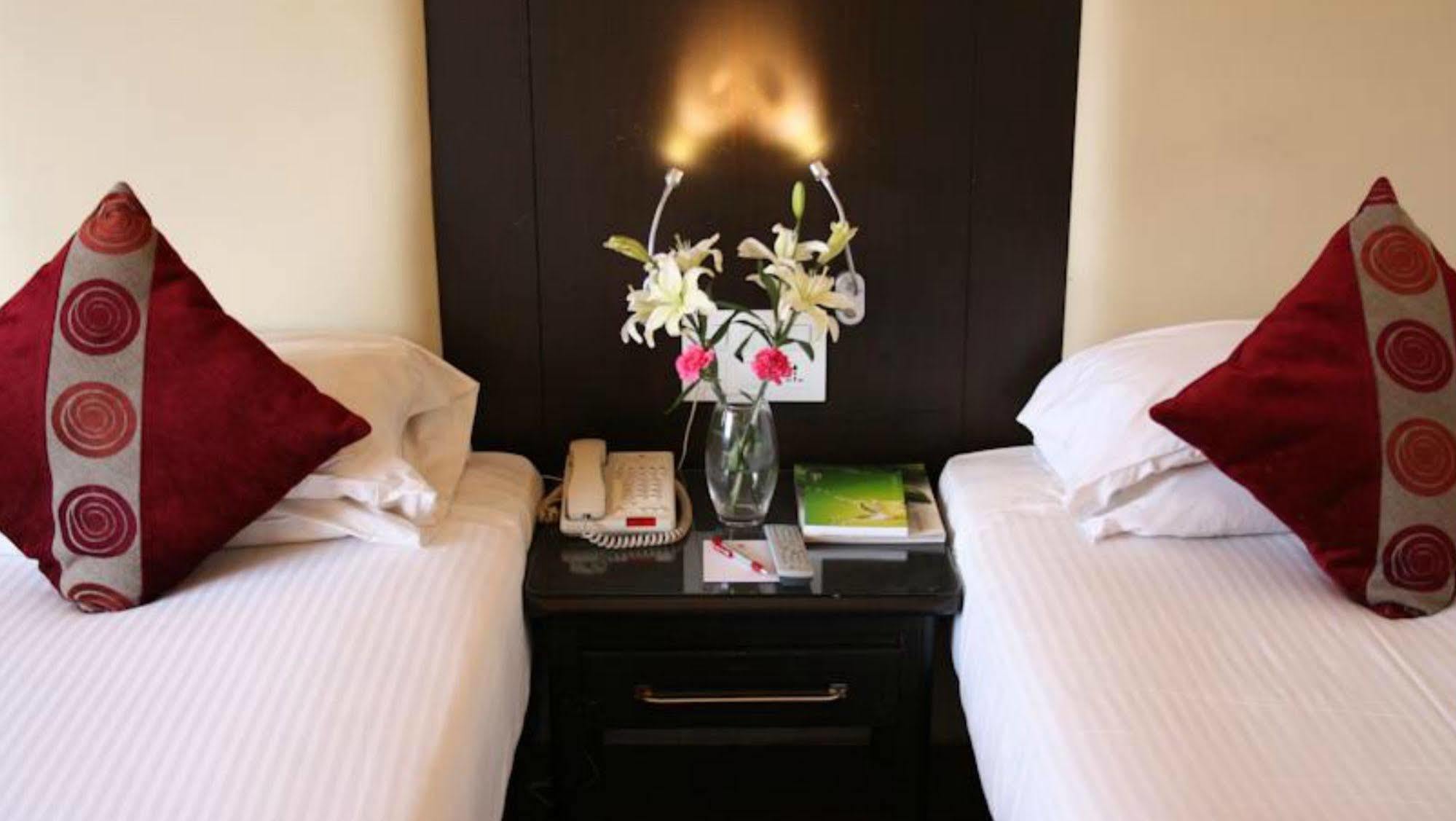 Ramee Guestline Hotel Juhu Bombaj Zewnętrze zdjęcie