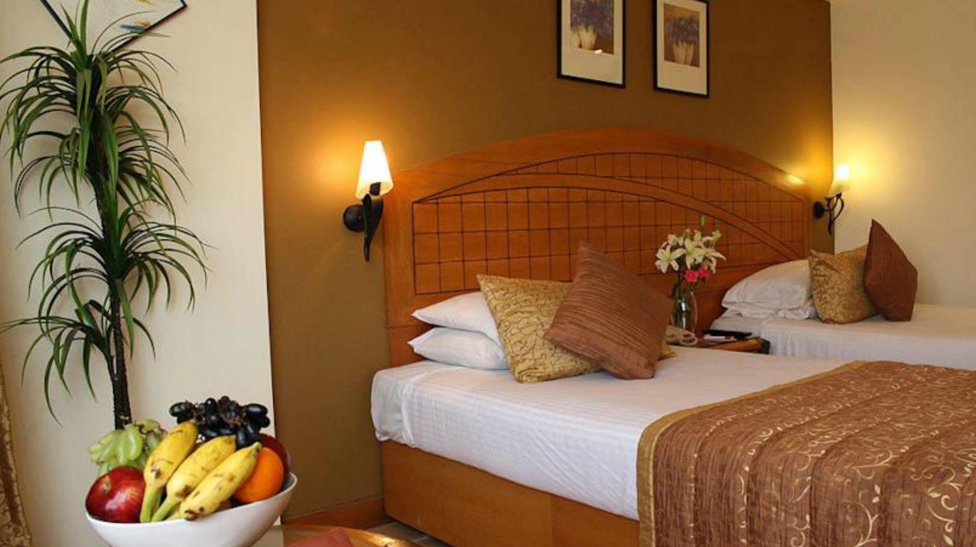 Ramee Guestline Hotel Juhu Bombaj Zewnętrze zdjęcie