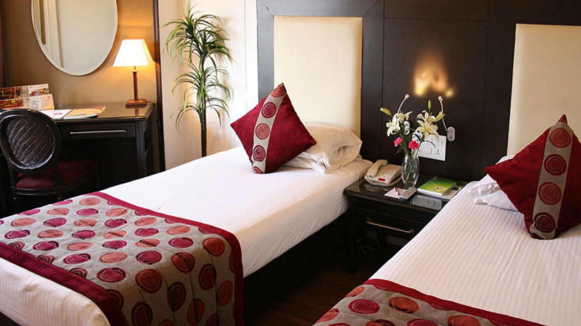 Ramee Guestline Hotel Juhu Bombaj Zewnętrze zdjęcie